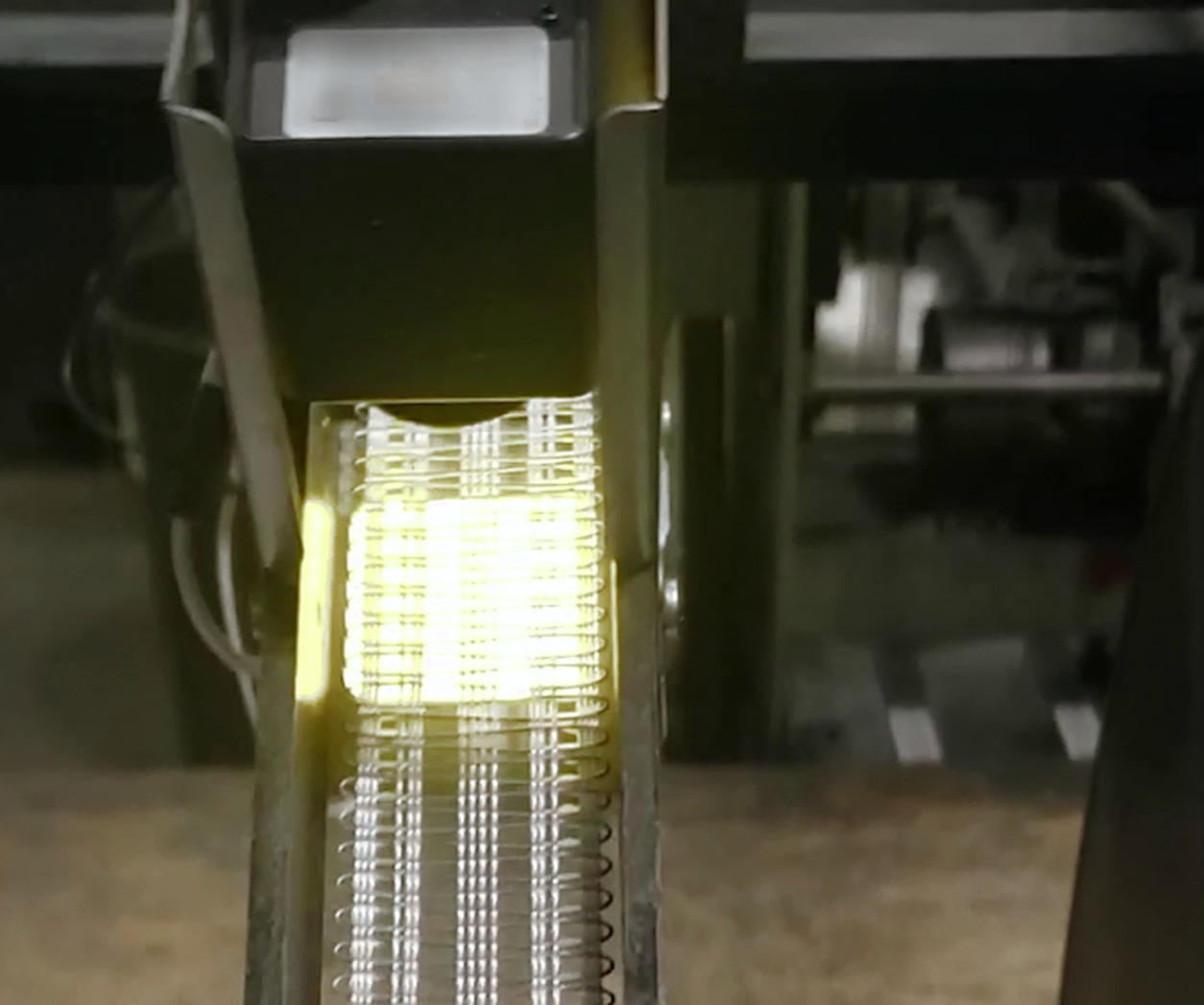 Industrial inspection cell on a production line